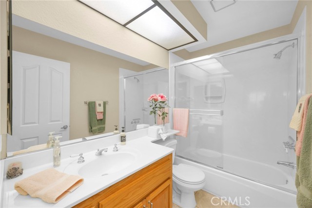 13614 Destino Place, Cerritos CA: https://media.crmls.org/medias/08b9b3c3-9d2a-4e9f-b104-0e70a94b725b.jpg
