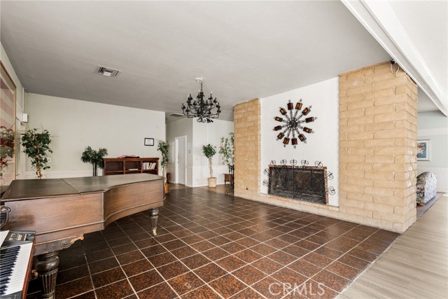 36200 Paradise Ranch Road, Castaic CA: https://media.crmls.org/medias/08baa5de-ad8a-43ef-853c-0030aba246d1.jpg