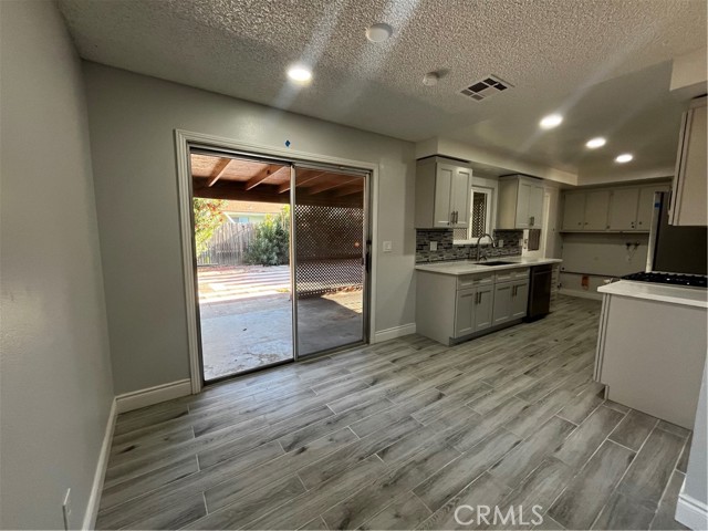 873 Ponderosa Dr, Hemet CA: https://media.crmls.org/medias/08baf137-63fc-492e-99e6-c11fecc22b4b.jpg