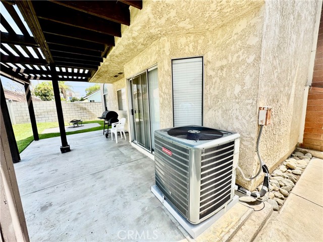 11308 Sherwood Court, Fontana CA: https://media.crmls.org/medias/08bb04be-c712-4e14-a025-2f338a48224a.jpg