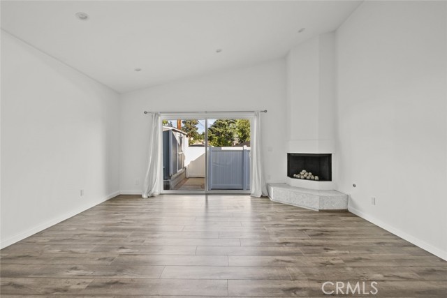 4718 La Crescenta Avenue, La Crescenta CA: https://media.crmls.org/medias/08bc5821-ab57-481e-bbb9-2cf1babff9d2.jpg
