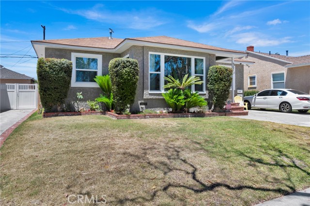 Detail Gallery Image 3 of 28 For 6107 Del Amo Bld, Lakewood,  CA 90713 - 4 Beds | 3 Baths