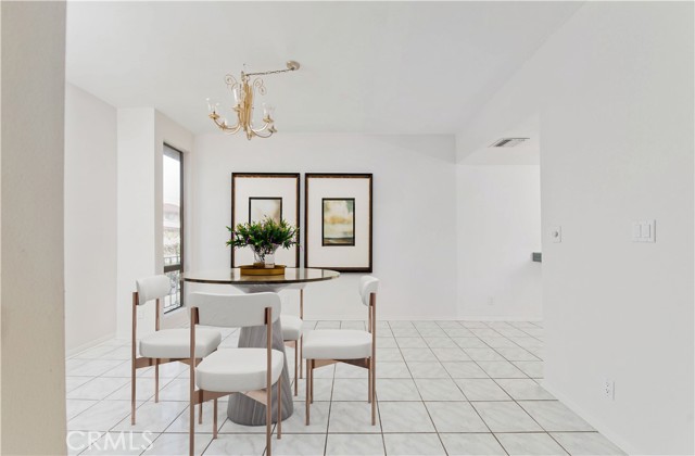 Detail Gallery Image 7 of 26 For 5340 Yarmouth #205,  Encino,  CA 91316 - 2 Beds | 2 Baths