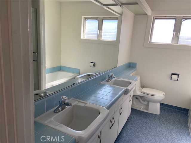 Detail Gallery Image 15 of 26 For 421 Avenue F, Redondo Beach,  CA 90277 - 3 Beds | 2 Baths