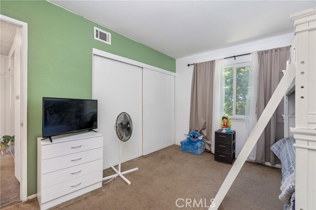 6858 John Dr, Jurupa Valley CA: https://media.crmls.org/medias/08befd4e-00b2-489b-b399-75b6438df310.jpg