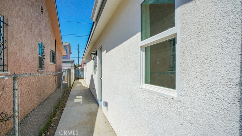 https://media.crmls.org/medias/08bfb522-ae50-4238-82a9-174d593870b4.jpg?preset=X-Large