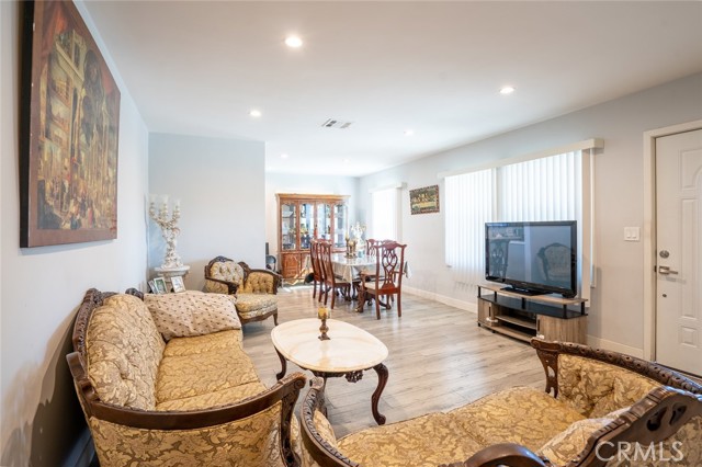 7663 Shadyglade Avenue photo 8