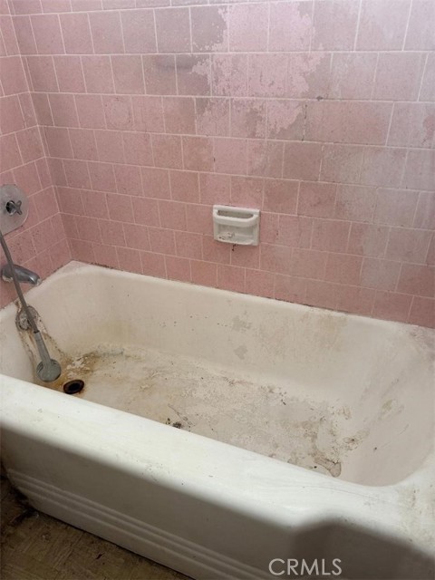 Detail Gallery Image 8 of 12 For 10623 Orr and Day Rd, Santa Fe Springs,  CA 90670 - 3 Beds | 1 Baths