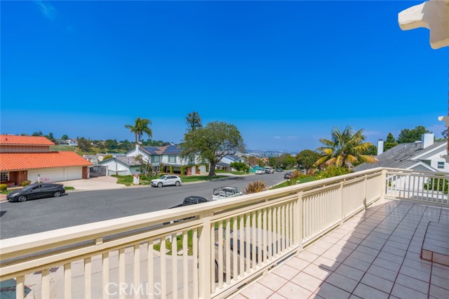 40 Club View Lane, Rolling Hills Estates, California 90274, 5 Bedrooms Bedrooms, ,3 BathroomsBathrooms,Residential,Sold,Club View,PW22062532