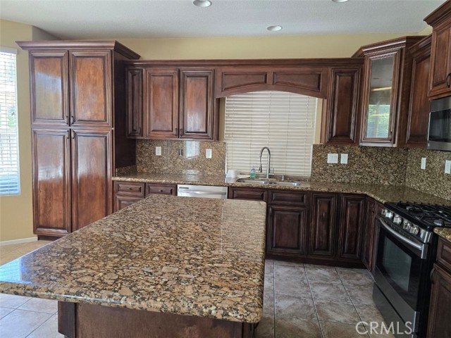 27513 Stanford Drive, Temecula CA: https://media.crmls.org/medias/08c34b00-169f-476d-b0b0-df5476930f19.jpg