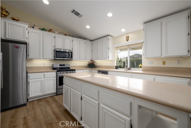 Detail Gallery Image 5 of 57 For 39559 Stags Leap Dr, Murrieta,  CA 92563 - 3 Beds | 2 Baths