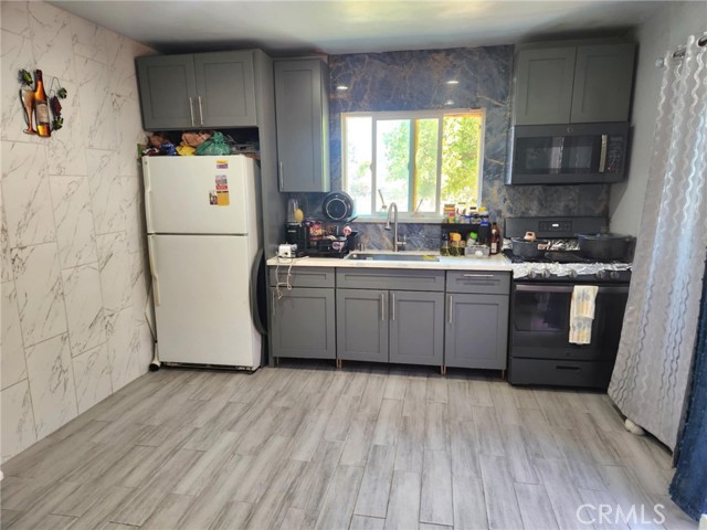 Detail Gallery Image 38 of 47 For 8626 Laurel Canyon Bld, Sun Valley,  CA 91352 - 5 Beds | 3 Baths