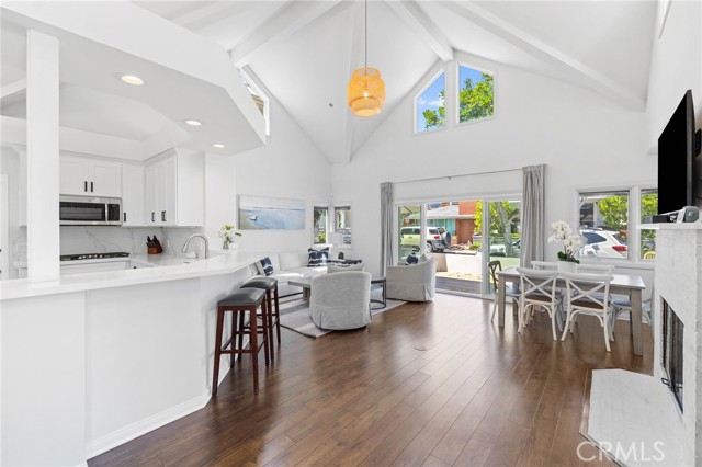 124 Garnet Avenue, Newport Beach CA: https://media.crmls.org/medias/08c54f43-19cd-4f96-bef1-46729aac6ee5.jpg