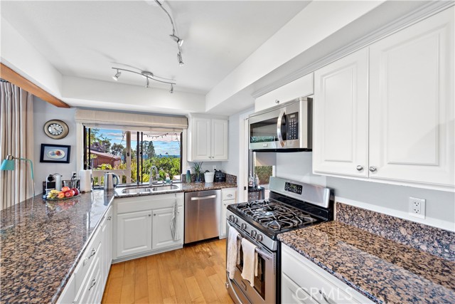 1414 Morningside Drive, Laguna Beach CA: https://media.crmls.org/medias/08c5bd85-7678-4b4a-8880-42a021668a26.jpg