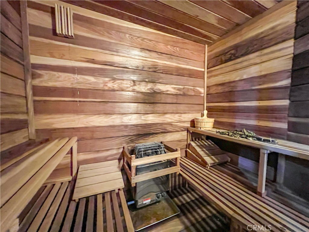 https://media.crmls.org/medias/08c60128-c315-4bc6-9116-3e2bd30763e7.jpg?preset=X-Large