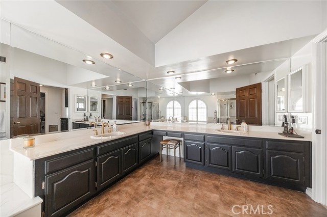 18200 Sandringham Court, Porter Ranch CA: https://media.crmls.org/medias/08c649b9-3108-408e-aa93-e25454d3b512.jpg