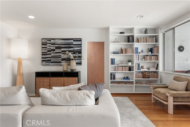 Detail Gallery Image 15 of 42 For 3511 Stonehill Pl, Sherman Oaks,  CA 91423 - 5 Beds | 3 Baths