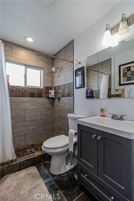 Detail Gallery Image 10 of 15 For 1409 Berkeley Dr, Redlands,  CA 92374 - 4 Beds | 1/1 Baths