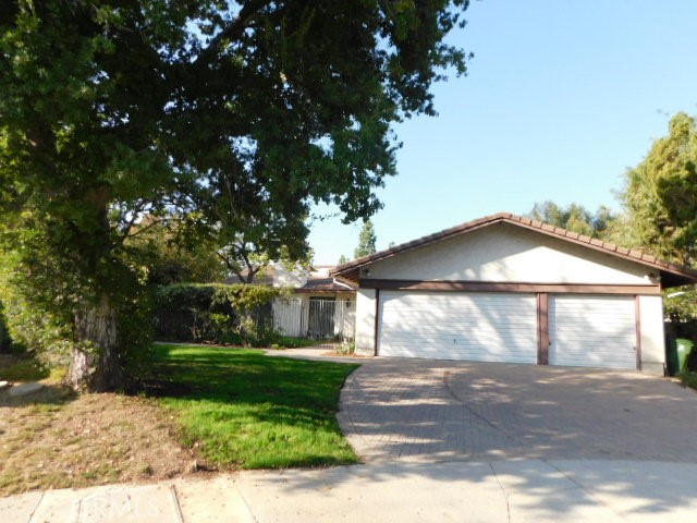 Detail Gallery Image 1 of 37 For 20075 Hiawatha St, Chatsworth,  CA 91311 - 5 Beds | 2/1 Baths