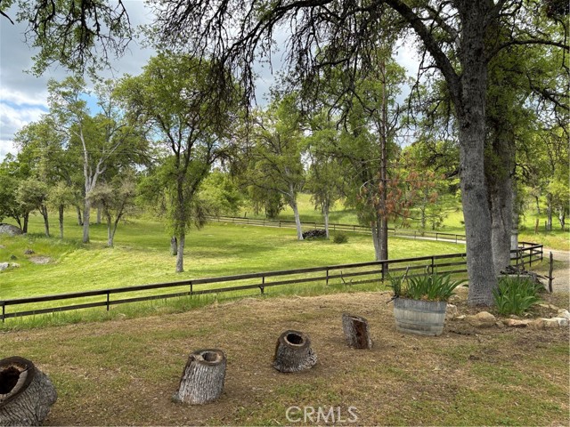 4060 Indian Peak Road, Mariposa CA: https://media.crmls.org/medias/08c88d53-e35e-4197-ab2c-fd7b8b7b17d6.jpg