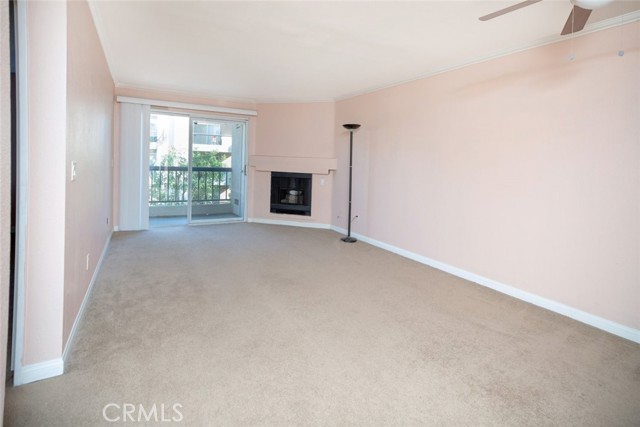 Detail Gallery Image 6 of 31 For 5540 Owensmouth Ave #206,  Woodland Hills,  CA 91304 - 2 Beds | 2 Baths