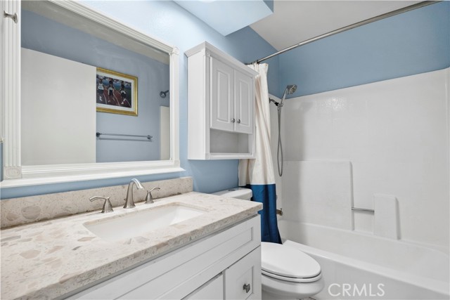 20981 Oakville, Lake Forest CA: https://media.crmls.org/medias/08c9eb13-933d-44f0-a380-bfbcbef09a9d.jpg