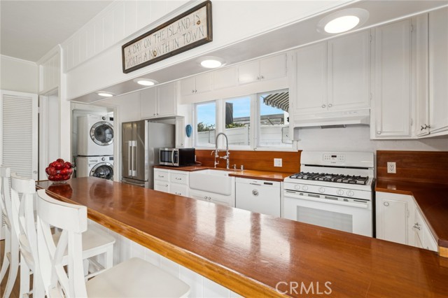 Detail Gallery Image 7 of 42 For 200 Grand Canal, Newport Beach,  CA 92662 - 4 Beds | 3 Baths