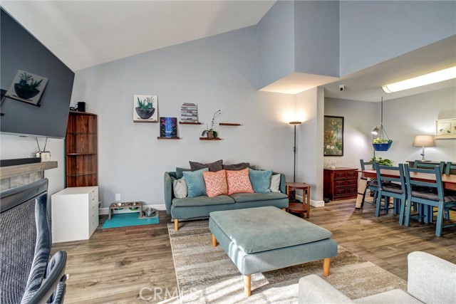 Detail Gallery Image 9 of 44 For 20155 Keswick St #209,  Winnetka,  CA 91306 - 2 Beds | 2 Baths