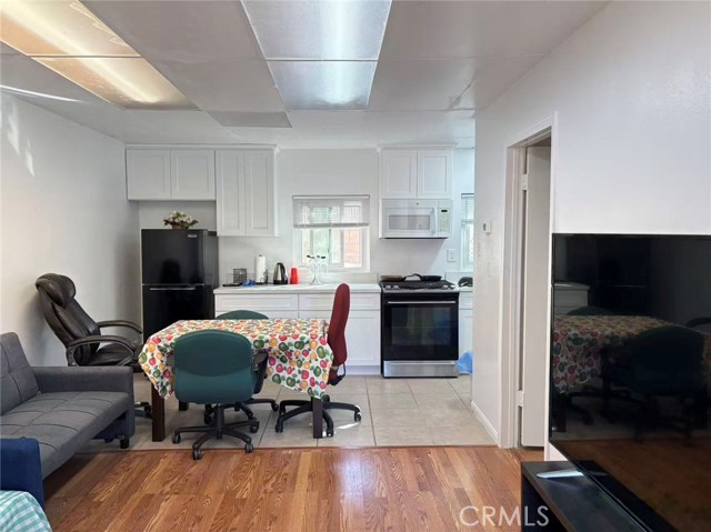 Detail Gallery Image 2 of 10 For 720 Maertin, Fullerton,  CA 92831 - 2 Beds | 1 Baths