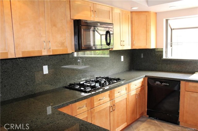 Detail Gallery Image 11 of 21 For 21820 Marylee St #225,  Woodland Hills,  CA 91367 - 3 Beds | 2/1 Baths