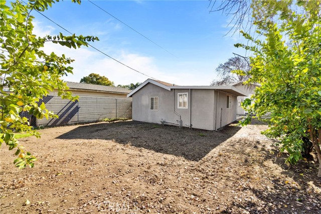 Image 24 of 40 For 2401 Hedges Avenue
