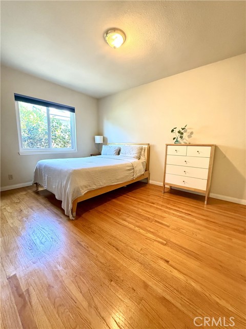Image 5 of 12 For 913 Acacia Avenue