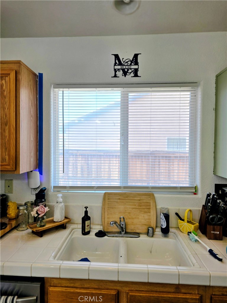 https://media.crmls.org/medias/08ccd00e-f553-471b-94d9-c7432a9ada87.jpg?preset=X-Large