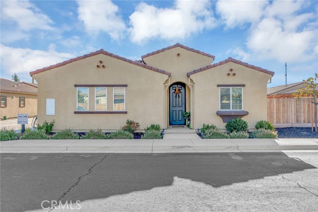 Detail Gallery Image 1 of 33 For 612 Machado St, Los Banos,  CA 93635 - 3 Beds | 2 Baths
