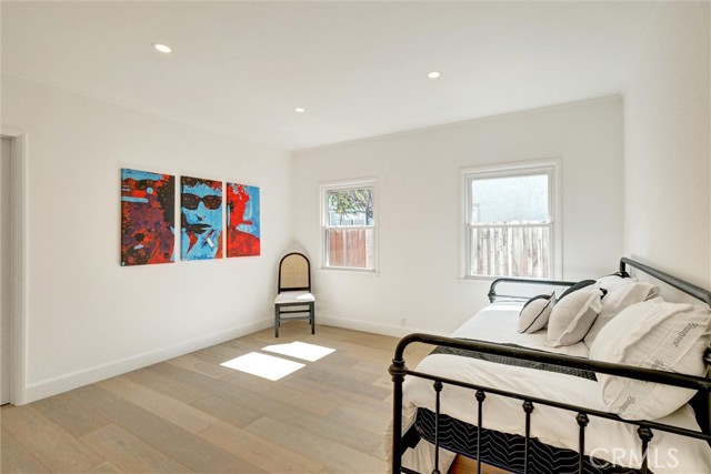 Detail Gallery Image 12 of 31 For 250 S Berkeley, Pasadena,  CA 91107 - 4 Beds | 2 Baths