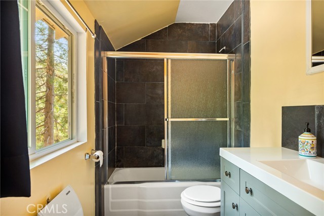 Detail Gallery Image 12 of 21 For 186 Hemlock Dr, Lake Arrowhead,  CA 92352 - 3 Beds | 1/1 Baths