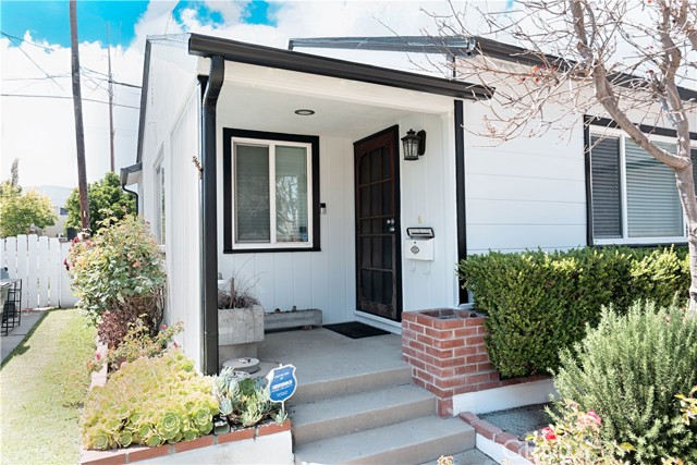 Detail Gallery Image 3 of 8 For 5253 Deeboyar, Lakewood,  CA 90712 - 2 Beds | 1 Baths