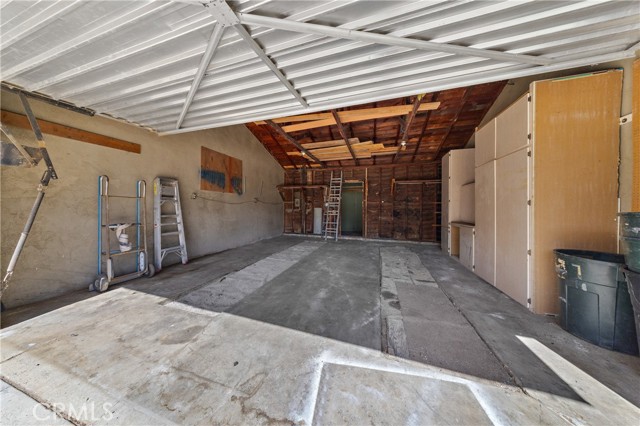 725 Michigan Avenue, Beaumont CA: https://media.crmls.org/medias/08ceb3ca-5917-4ee7-a89a-0451d6366271.jpg