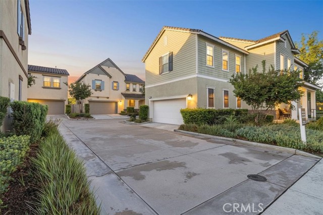 Detail Gallery Image 2 of 35 For 3126 E Painted Crescent, Ontario,  CA 91762 - 3 Beds | 2/1 Baths