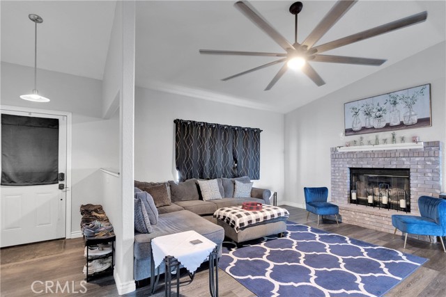 22752 Roundup Way, Apple Valley CA: https://media.crmls.org/medias/08cf2868-fbc0-4f2e-9b57-f154920f94f6.jpg