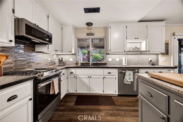 Detail Gallery Image 19 of 57 For 1636 Oak Park Avenue, Chico,  CA 95928 - 3 Beds | 3 Baths