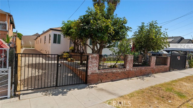 Detail Gallery Image 1 of 60 For 1012 Lord St, Los Angeles,  CA 90033 - 5 Beds | 2/1 Baths