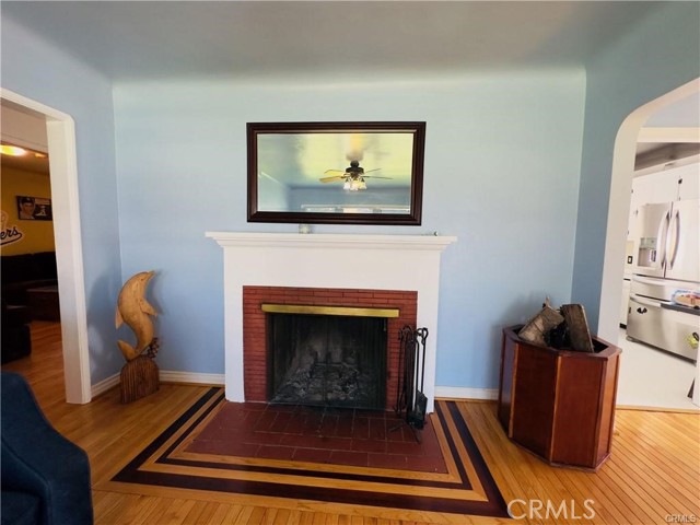 8414 Bleriot Avenue, Los Angeles CA: https://media.crmls.org/medias/08d1755c-5bf3-4b98-b7a8-0a15c611d9c8.jpg