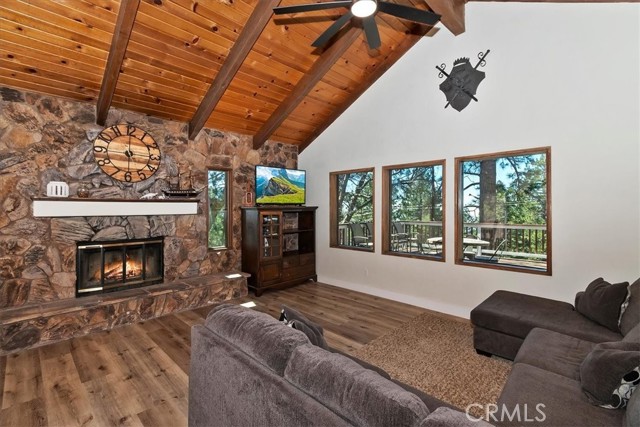 Detail Gallery Image 14 of 45 For 30573 Live Oak, Running Springs,  CA 92382 - 3 Beds | 2/1 Baths