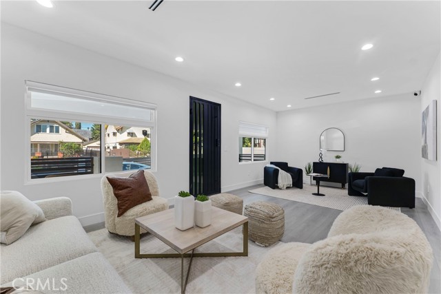 Detail Gallery Image 12 of 46 For 1626 Winona Bld, Los Angeles,  CA 90027 - 5 Beds | 5 Baths
