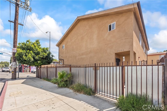 6102 S San Pedro Street, Los Angeles CA: https://media.crmls.org/medias/08d2bfd8-17d0-4320-868f-d32d5b7f53e5.jpg