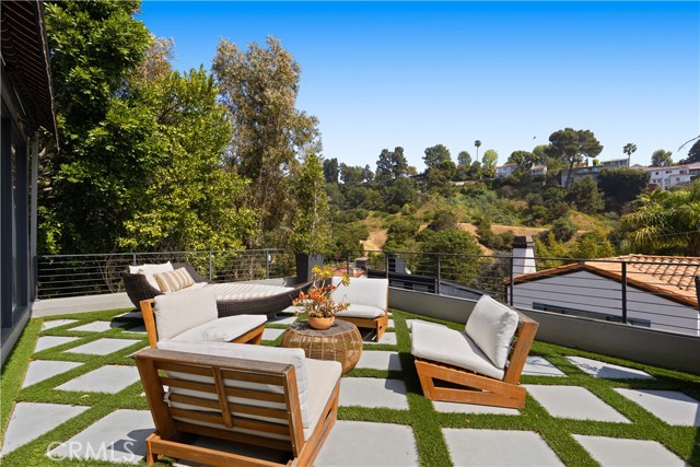 Detail Gallery Image 33 of 37 For 2746 Rinconia Dr, Los Angeles,  CA 90068 - 4 Beds | 3/1 Baths