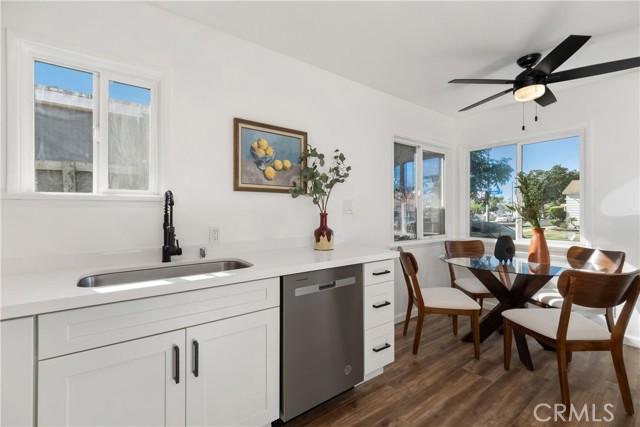 5536 Linden Avenue, Long Beach CA: https://media.crmls.org/medias/08d2eff3-4796-4f19-b79a-9eba453227e2.jpg