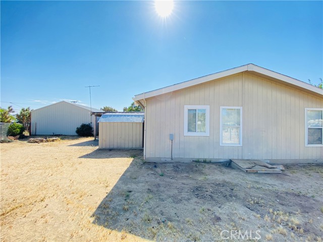 56476 Desert Gold Drive, Yucca Valley CA: https://media.crmls.org/medias/08d3f4cf-38d5-431a-8e34-3a2be99f723c.jpg