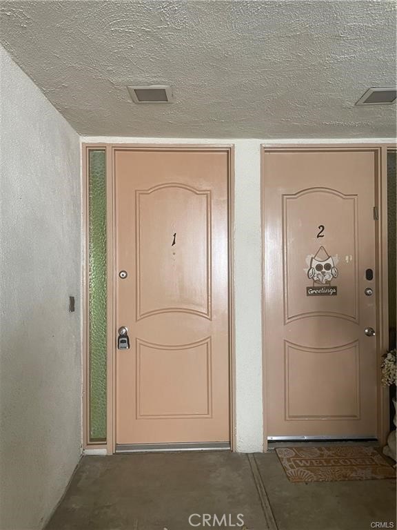 Detail Gallery Image 2 of 19 For 730 Amigos Way #1,  Newport Beach,  CA 92660 - 2 Beds | 2 Baths